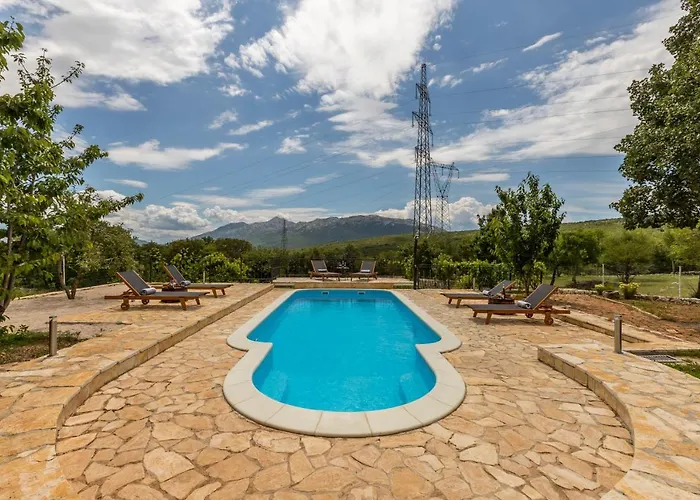 Podrugovi Dvori With Pool Koprivno