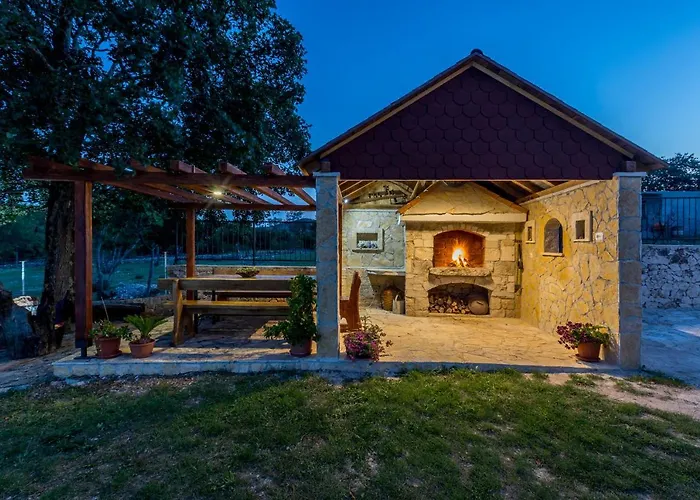 Podrugovi Dvori With Pool *