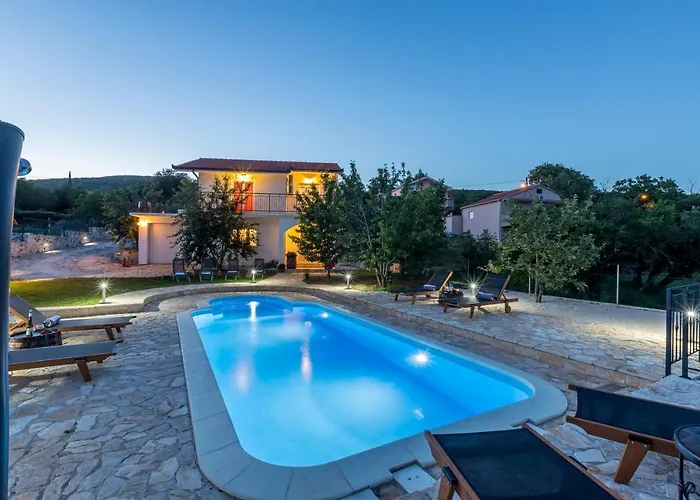 Podrugovi Dvori With Pool Vila