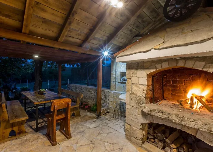 Podrugovi Dvori With Pool Vila Koprivno