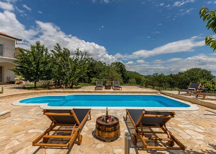 Podrugovi Dvori With Pool Vila