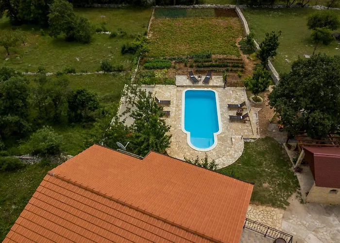 Vila Podrugovi Dvori With Pool
