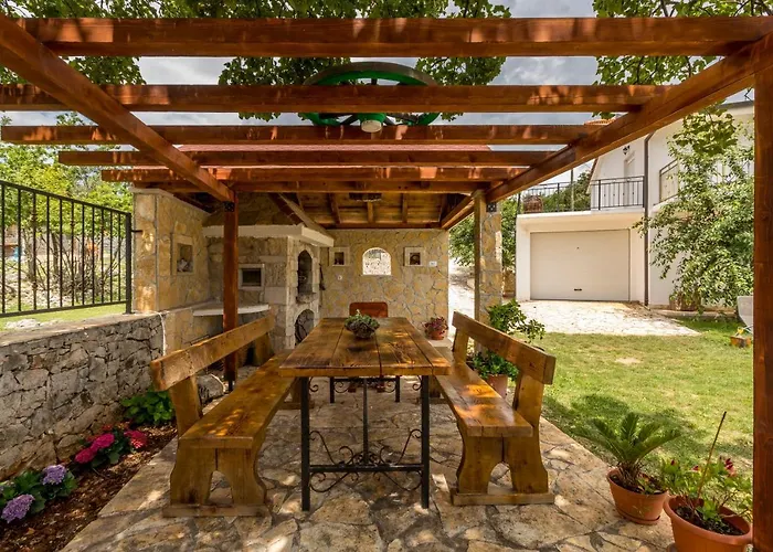 Vila Podrugovi Dvori With Pool Koprivno