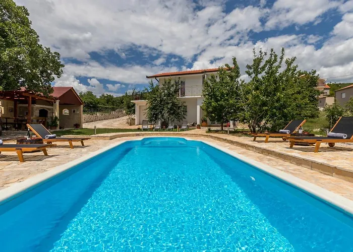 Podrugovi Dvori With Pool *