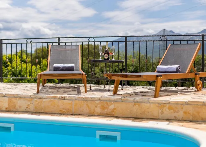 Podrugovi Dvori With Pool