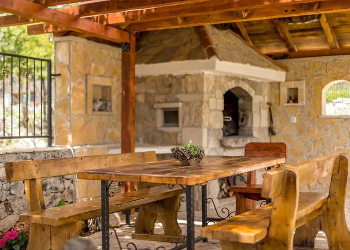 Vila Podrugovi Dvori With Pool