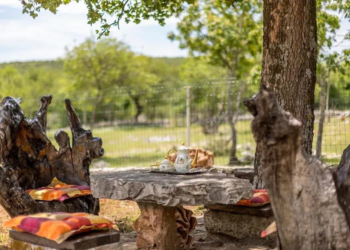 Podrugovi Dvori With Pool *