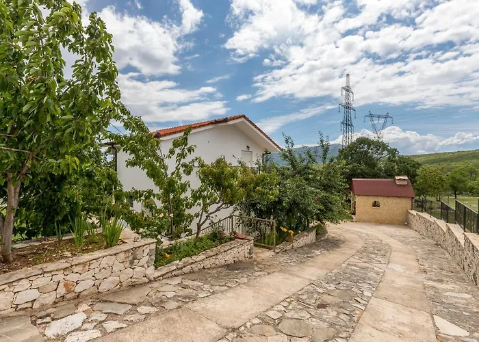 Podrugovi Dvori With Pool Vila *