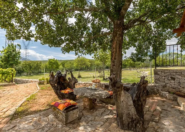 Podrugovi Dvori With Pool