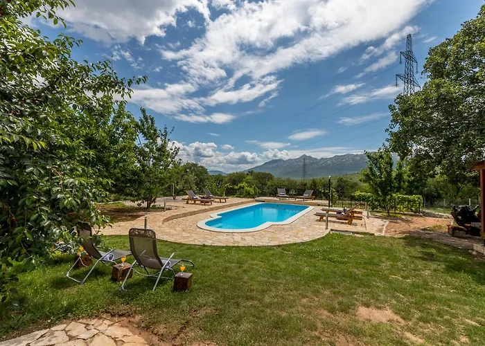 Podrugovi Dvori With Pool Vila *