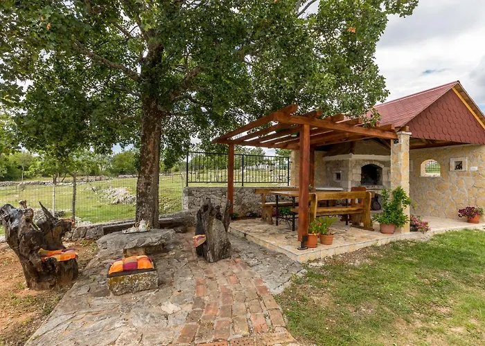 Podrugovi Dvori With Pool Vila *