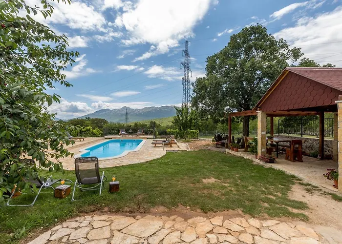 Vila Podrugovi Dvori With Pool