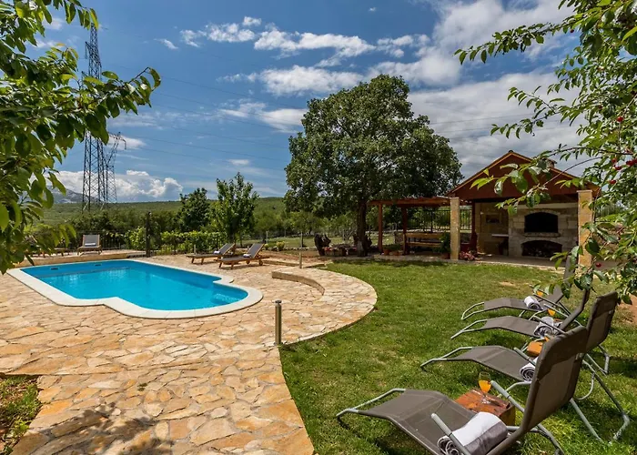 Vila Podrugovi Dvori With Pool Koprivno